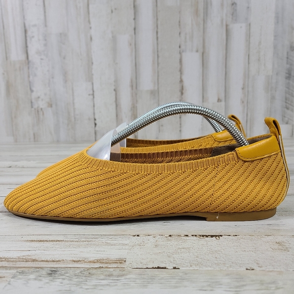 Everlane The Day Glove in ReKnit Mustard Flats - Picture 4 of 9